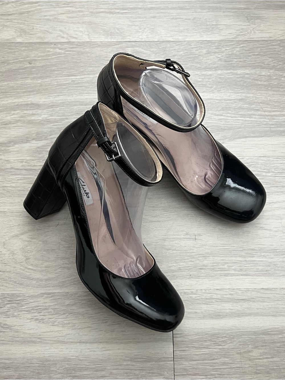 Clarks Gabriel Candy Black Patent Leather Mary Jane Block Heels 10M